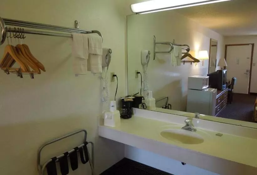 キングサイズベッドのスタンダードルーム, Super 8 By Wyndham Fort Mitchell Cincinnati Area