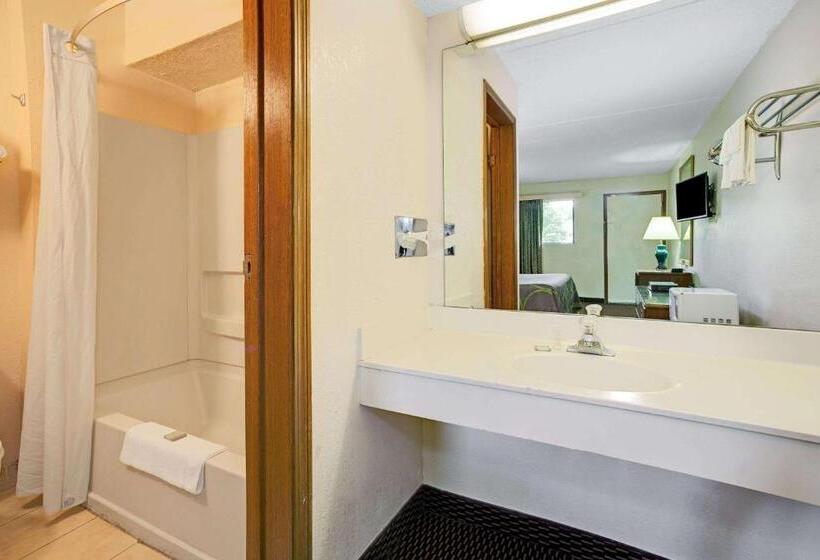 스탠다드 룸 킹사이즈 침대, Super 8 By Wyndham Fort Mitchell Cincinnati Area