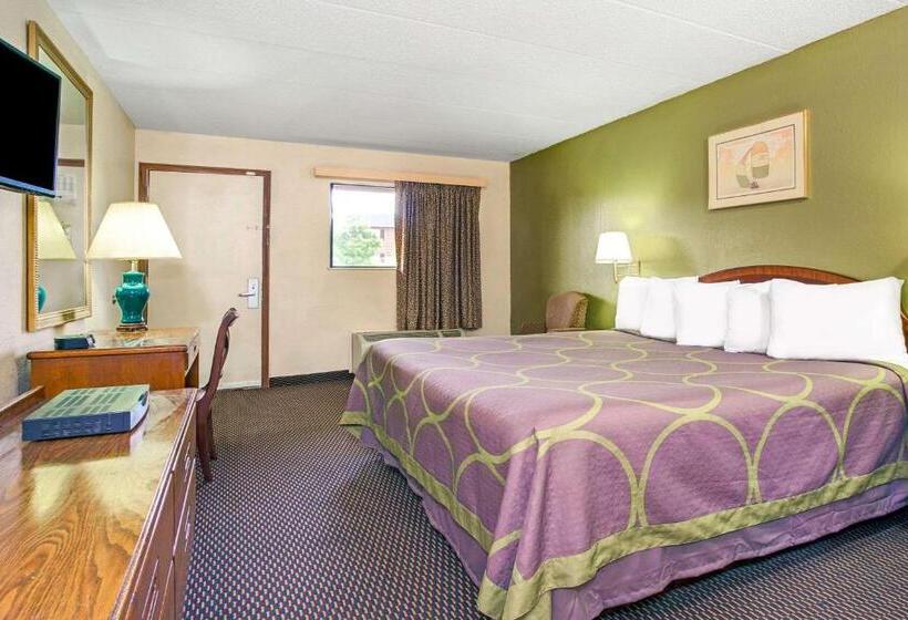 장애인을 위한 킹사이즈 침대 스탠다드 룸, Super 8 By Wyndham Fort Mitchell Cincinnati Area