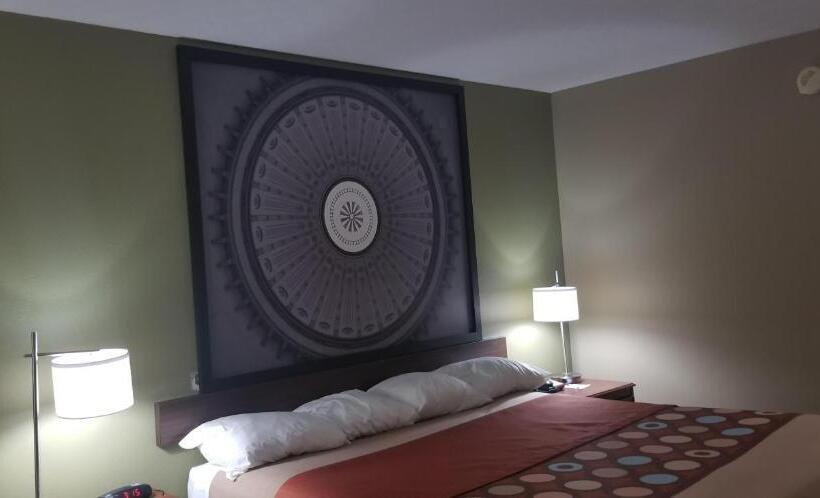 סטודיו דלוקס, Super 8 By Wyndham Bellefontaine