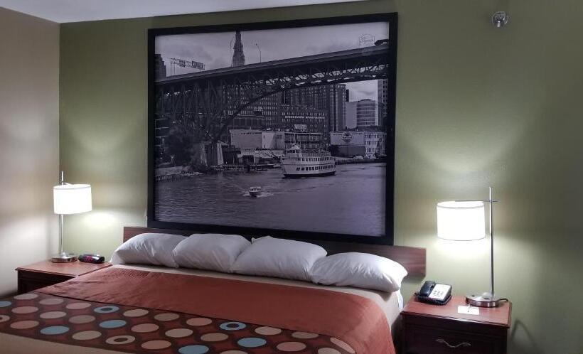 סטודיו דלוקס, Super 8 By Wyndham Bellefontaine