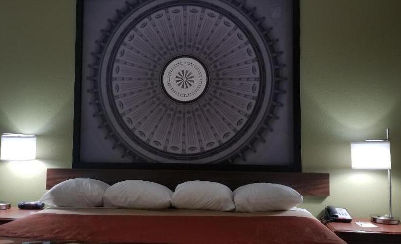 סטודיו דלוקס, Super 8 By Wyndham Bellefontaine