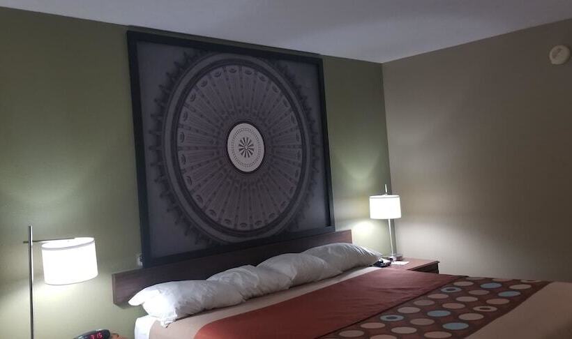 סטודיו דלוקס, Super 8 By Wyndham Bellefontaine