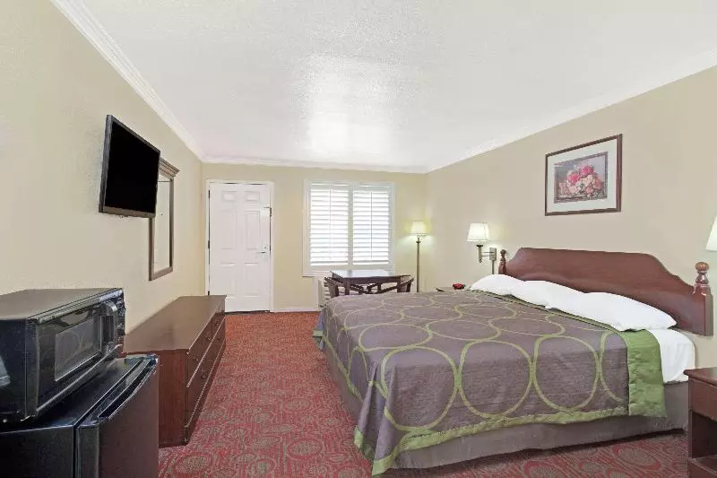 اتاق استاندارد با تخت بزرگ, Super 8 By Wyndham North Hollywood