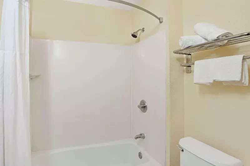 اتاق استاندارد با تخت بزرگ, Super 8 By Wyndham North Hollywood