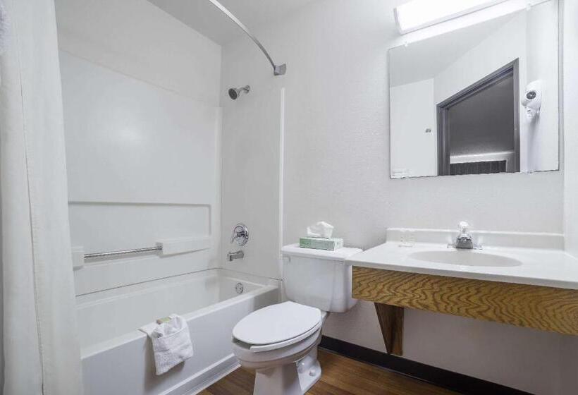 غرفة قياسية سرير كينج, Super 8 By Wyndham Park Rapids