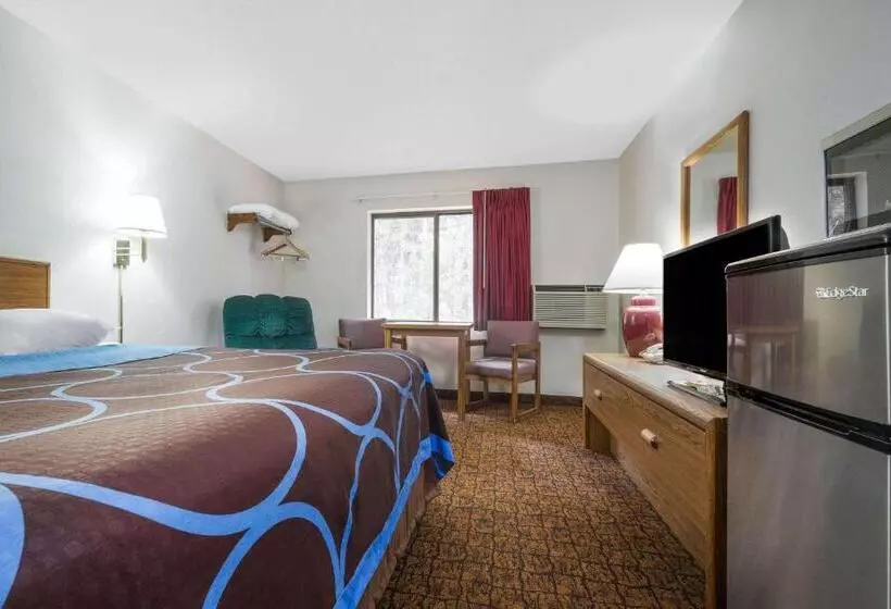 キングサイズベッドのデラックススイート, Super 8 By Wyndham Park Rapids