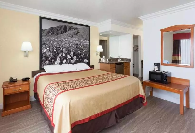 اتاق استاندارد با تخت بزرگ, Super 8 By Wyndham Santa Clarita/valencia