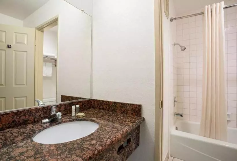 اتاق استاندارد با 2 تخت دوبل, Super 8 By Wyndham Santa Clarita/valencia