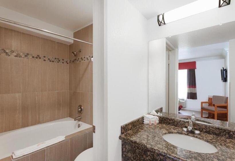 جناح سرير كينج, Super 8 By Wyndham Santa Clarita/valencia