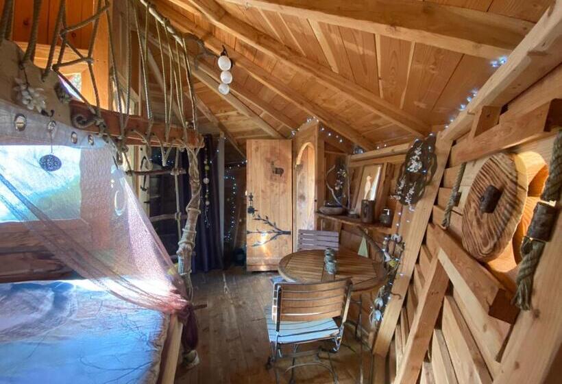 חדר משפחתי, Les Cabanes De Pyrene