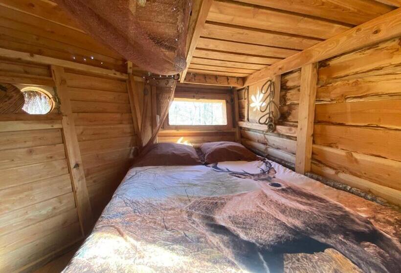 חדר משפחתי, Les Cabanes De Pyrene