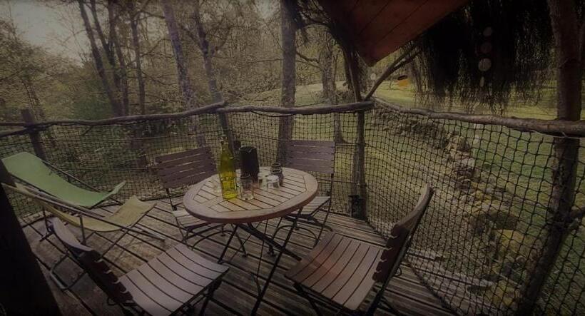 חדר משפחתי, Les Cabanes De Pyrene