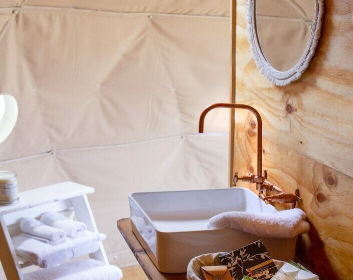 كوخ قياسي, Domescapes In The Vines