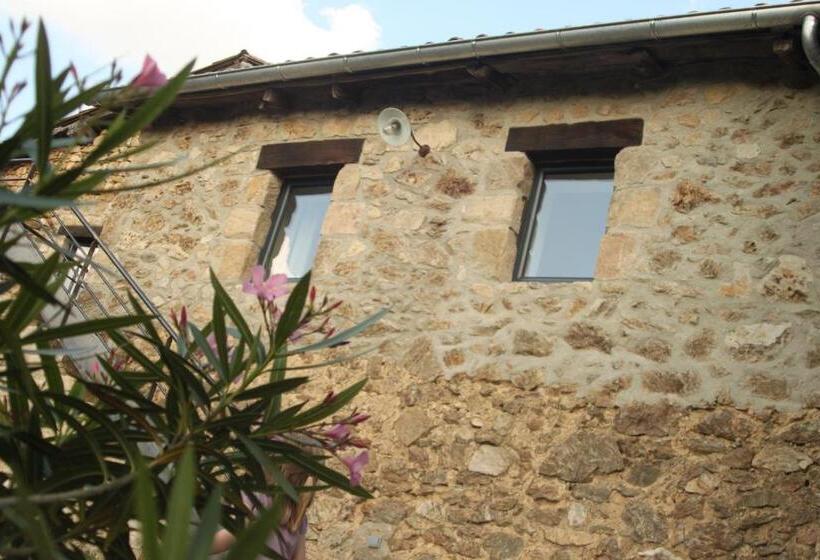 جناح مطلّ علي الجبل, La Demeure Des Maitres