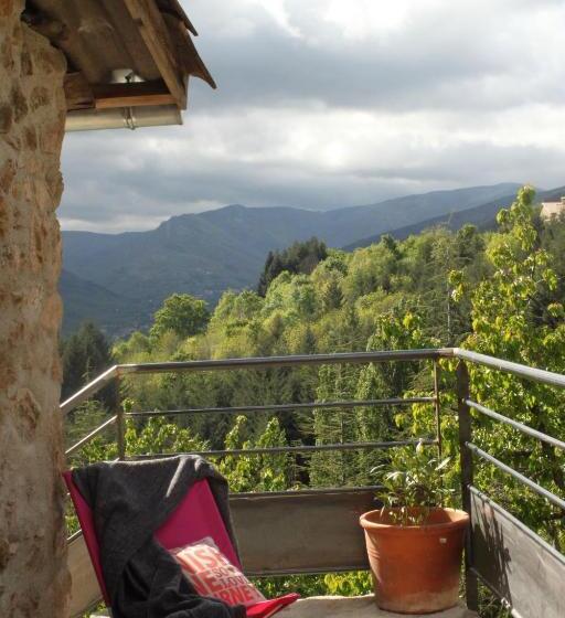 جناح مطلّ علي الجبل, La Demeure Des Maitres