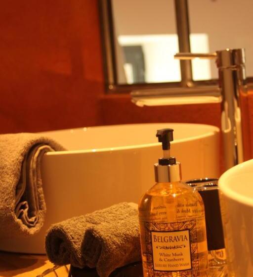 جناح مطلّ علي الجبل, La Demeure Des Maitres