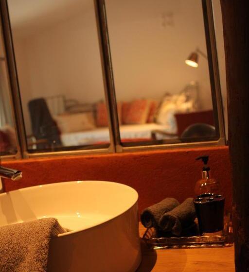 جناح مطلّ علي الجبل, La Demeure Des Maitres