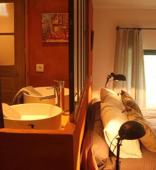 جناح مطلّ علي الجبل, La Demeure Des Maitres