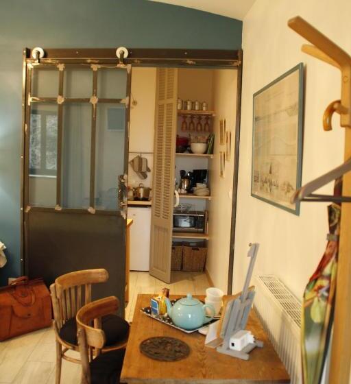 جناح مطلّ علي الحديقة, La Demeure Des Maitres