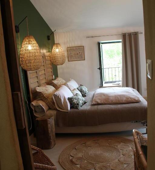 جناح مطلّ علي الحديقة, La Demeure Des Maitres