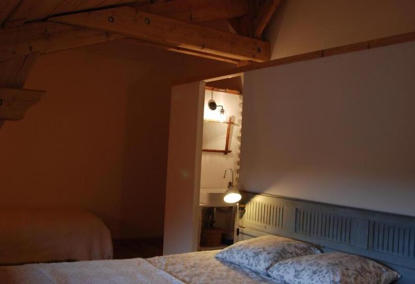 标准三人间外部浴室, La Source D'en Haut