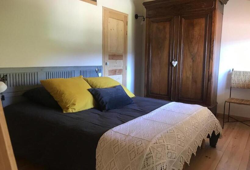 标准三人间外部浴室, La Source D'en Haut