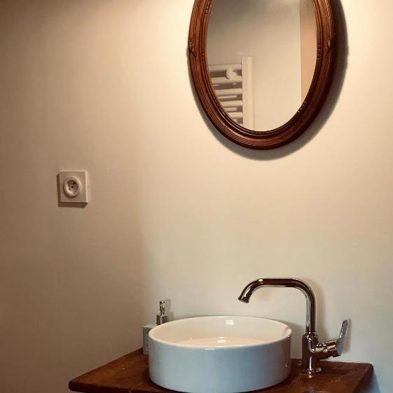 标准三人间外部浴室, La Source D'en Haut