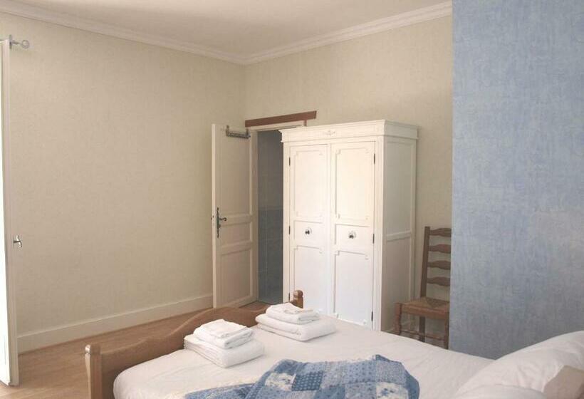 غرفة قياسية مطلّة علي الحديقة, Le Cheminard