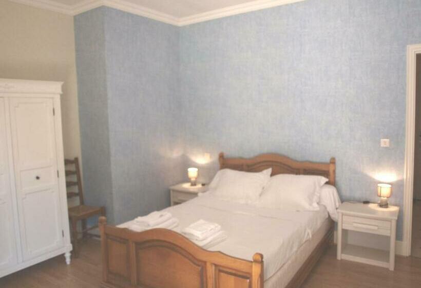 غرفة قياسية مطلّة علي الحديقة, Le Cheminard