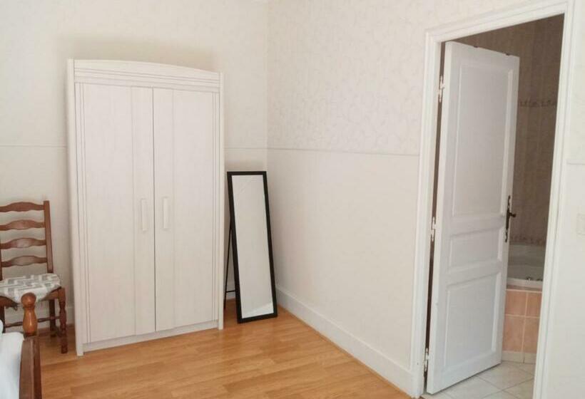 غرفة قياسية مطلّة علي الحديقة, Le Cheminard