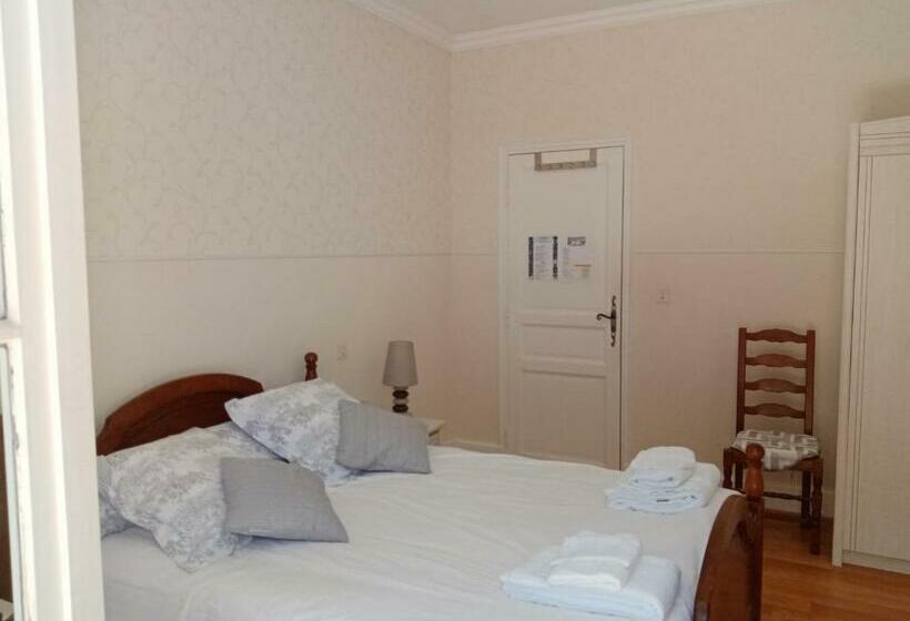 غرفة قياسية مطلّة علي الحديقة, Le Cheminard