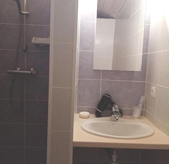 غرفة قياسية ثلاثية, Le Cheminard