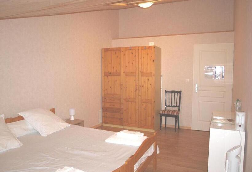 غرفة قياسية ثلاثية, Le Cheminard