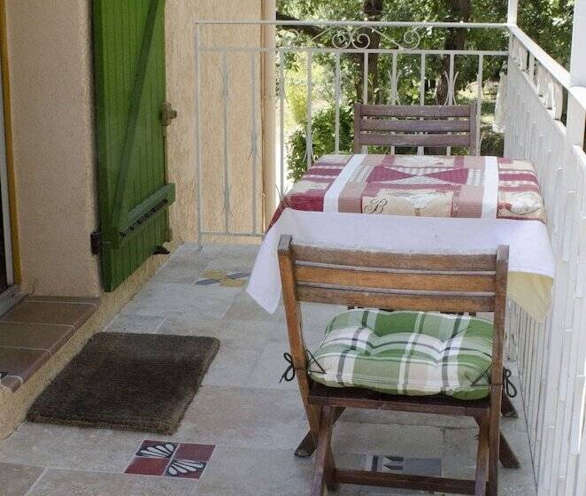 חדר סטנדרט נוף לבריכה, Villa Victoria Chambres D Hôtes