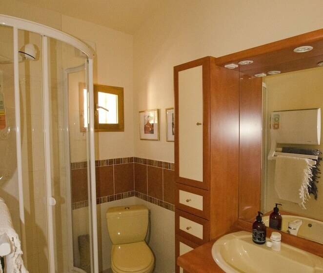 חדר סטנדרט נוף לבריכה, Villa Victoria Chambres D Hôtes