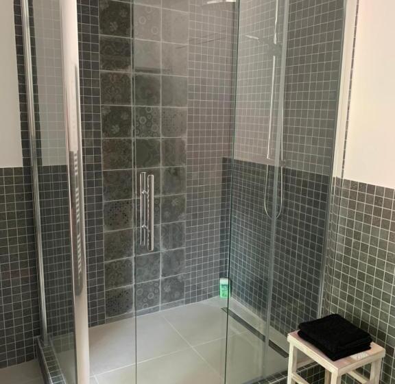 غرفة عائلية مطلّة علي الحديقة, Le Moulin Bleu