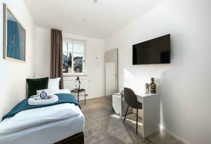 스탠다드 싱글 룸, Das Q