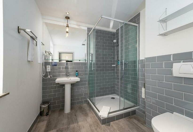 스탠다드 싱글 룸, Das Q