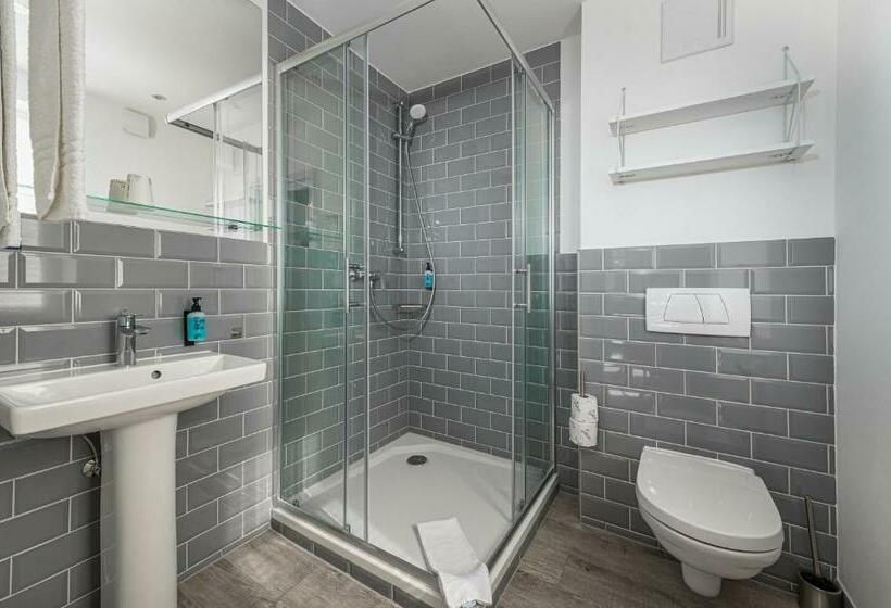 스탠다드 싱글 룸, Das Q