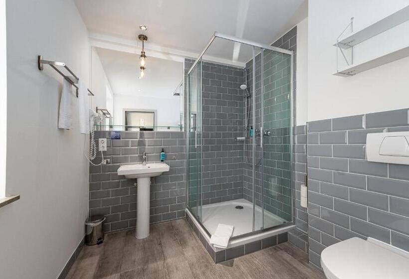 스탠다드 룸, Das Q