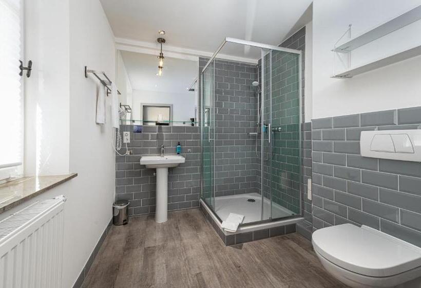 스탠다드 룸, Das Q