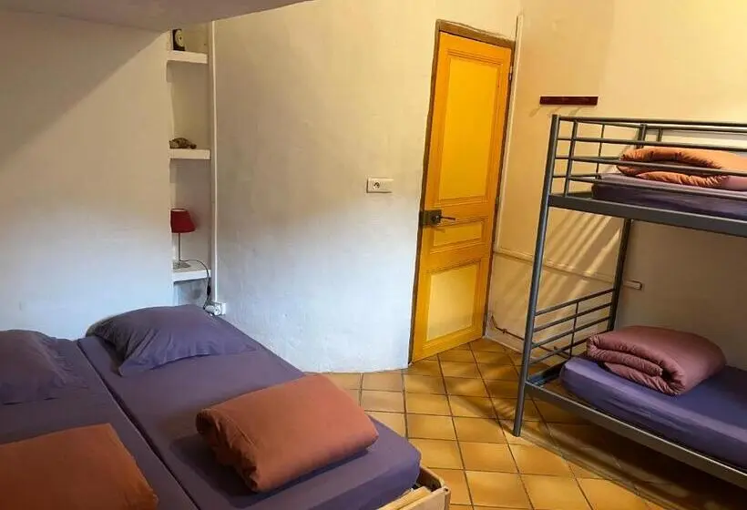 スタンダード４人部屋, Chambres D Hôtes Gîte Saint Roch