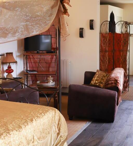 Люкс Вид на Сад, Chambre D Hotes La Marlotte