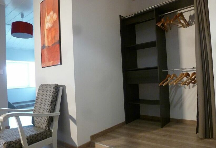 Quarto Familiar, Domaine De Calbiac