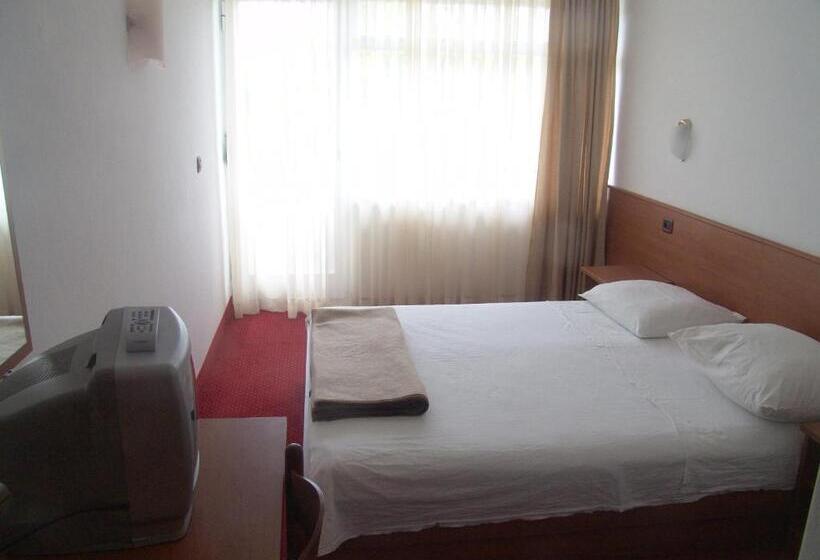 Camera Superiore Vista Mare, Luka