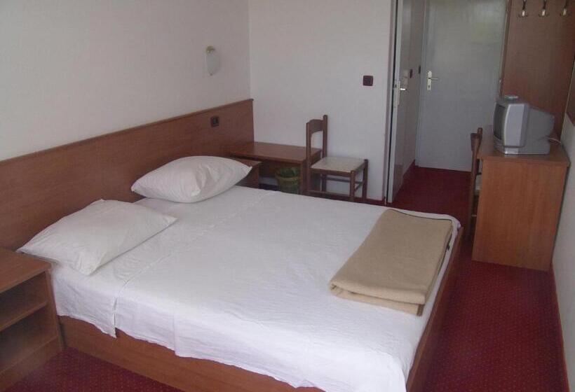 Camera Superiore Vista Mare, Luka