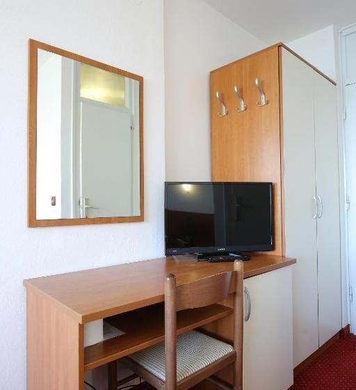 Camera Superiore Vista Mare, Luka