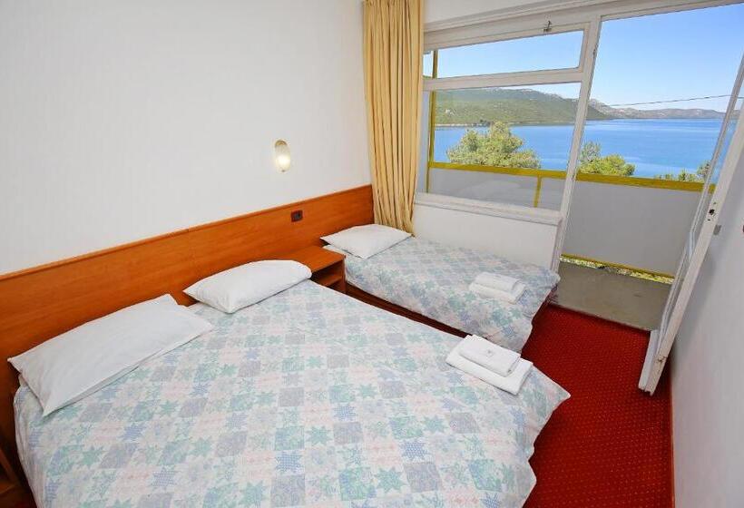 Camera Superiore Vista Mare, Luka