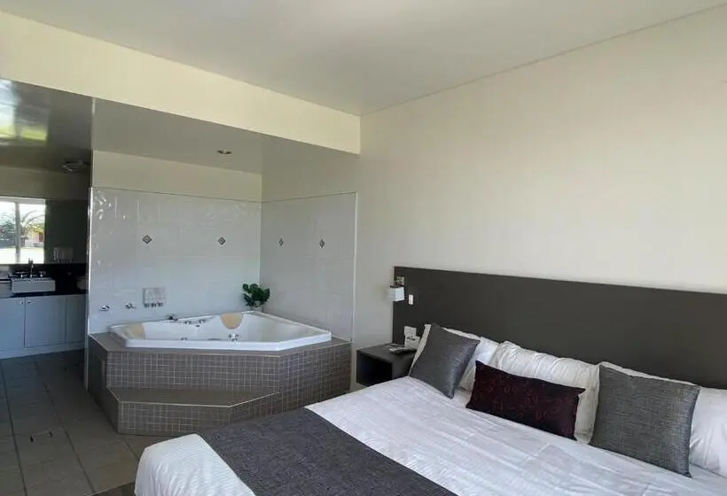 キングサイズベッドのスイートルーム, Country Roads Motor Inn Dysart